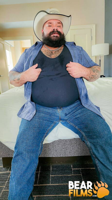 Nice Texas Hound posing nude