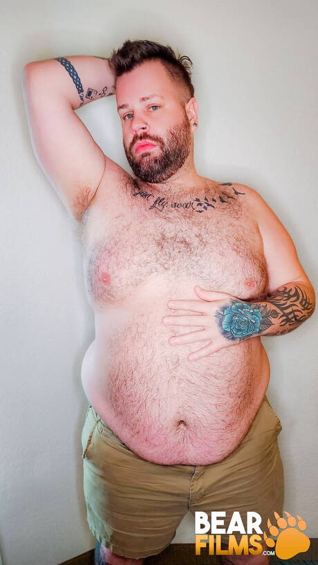 Beer Ty Brooks laat een prachtig lichaam zien