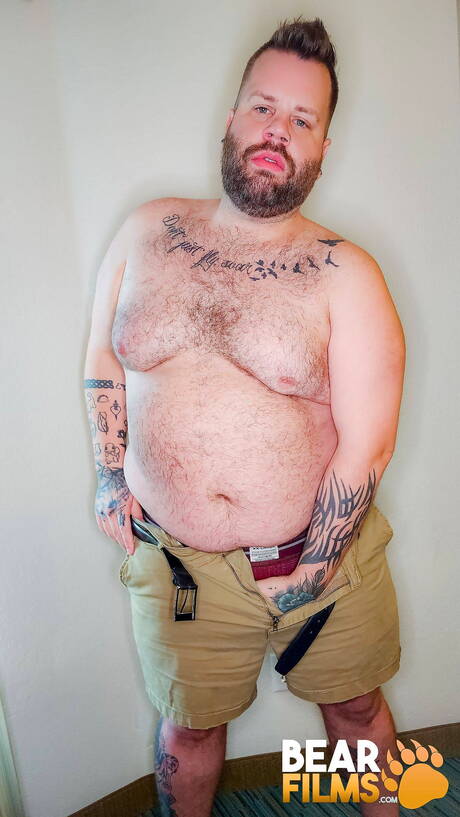 Beer Ty Brooks laat een prachtig lichaam zien