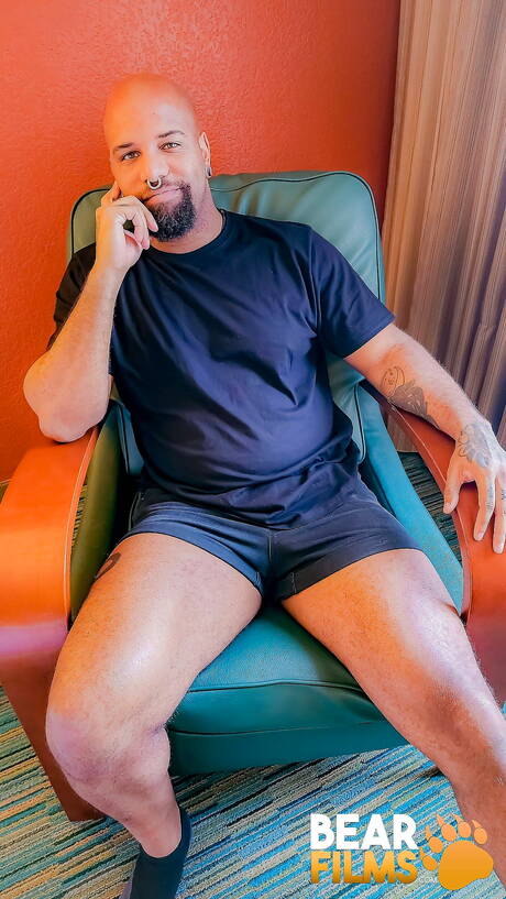 Bear Films: Black hot Victor Lyons posing naked