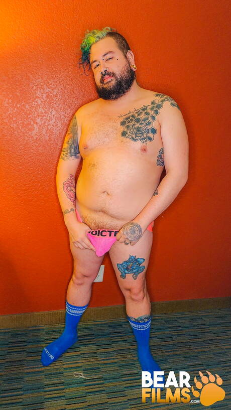 Nice Pup Modded jerk off his dick