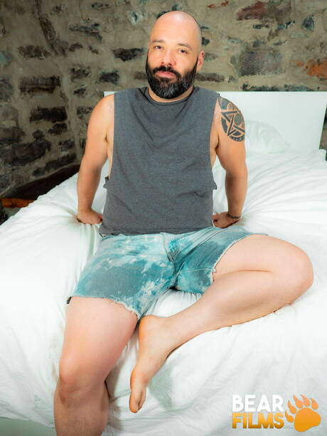 American mature bear John Lock posing naked and showing hot butt