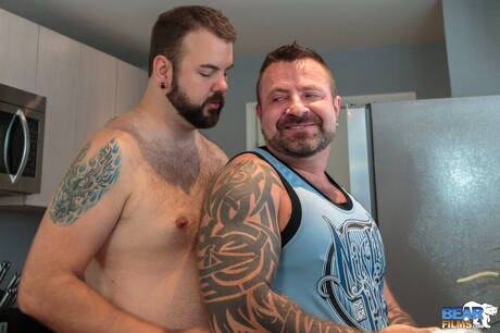 加拿大男同性戀Marc Angelo和美國辣妹Aiden Storm在廚房裡激情肛交