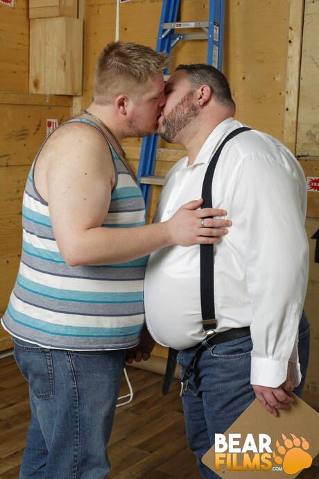 Gorgeous boy Bear Waters and hot boy Teddy Osborne have a good sex