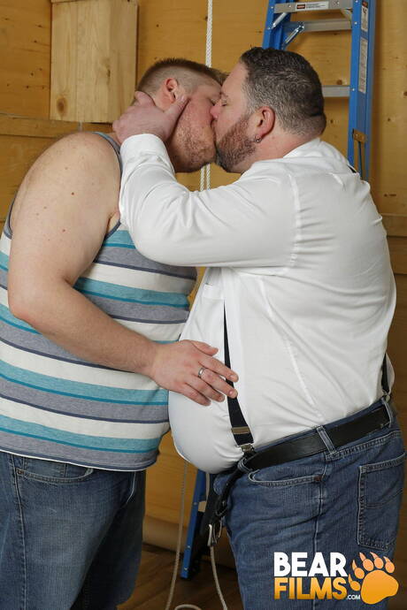 Gorgeous boy Bear Waters and hot boy Teddy Osborne have a good sex