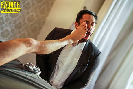 Der lateinamerikanische Superhengst Viktor Rom und der gut gebaute Spanier Manuel Reyes zeigen einen perfekten Körper