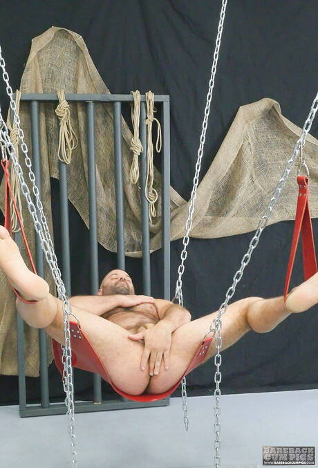 Bareback Cum Pigs: Matthieu Angel and american strongman Marcus Isaacs jerk off dick