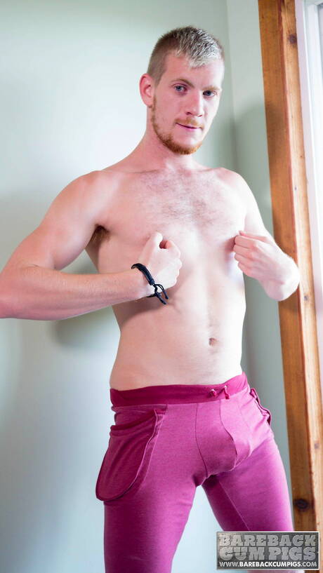 American beefcake Billy Warren jerk off his dick