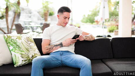 British strongman Michael Boston and american beefcake Vincent Oreilly in hot ass fuck action