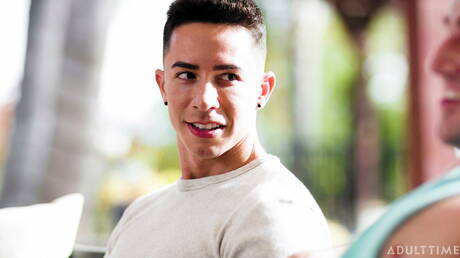 英国の力持ちマイケル・ボストンとアメリカの筋肉男ヴィンセント・オライリーが熱いアナルファックアクションを繰り広げる