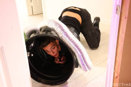 Dois garotos americanos, Blake Wilder e o jovem Benvi, fazendo sexo anal