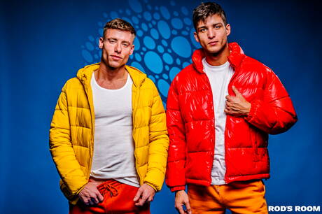 Nice american guys beefy Elliot Finn and superstud Justin Matthews posing nude and showing nice ass outdoor