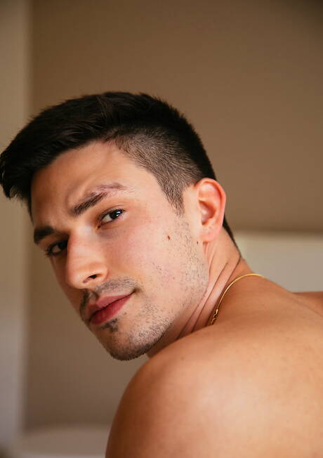 Hete Amerikaanse jongens, gespierde Kane Fox en knappe jongen Tannor Reed in harde anale seks onder de douche