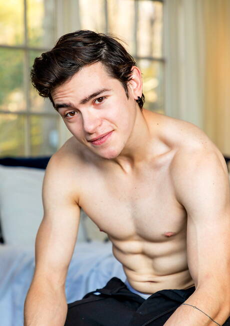 Mexican tough guy Alex Gonzalez and american well-built Roman Todd fuck ass after sucking dick