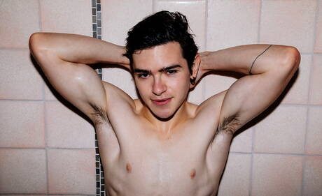 Mexican hunky guy Alex Gonzalez and american hunk Kane Fox have a hot couple scene in bath