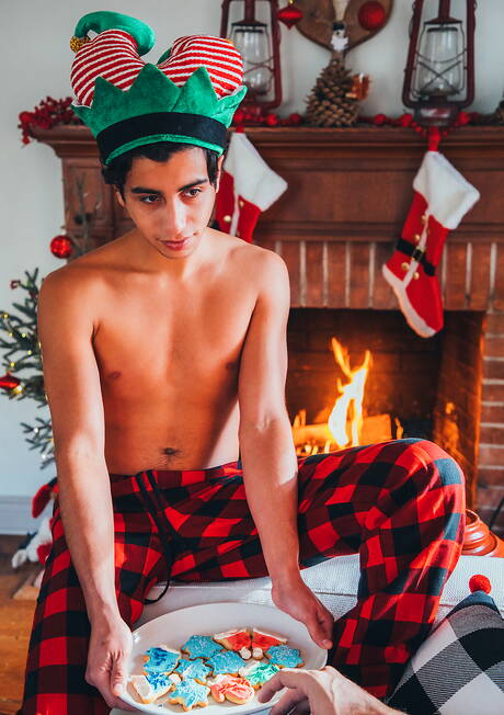 Cocky Boys: Hot americans, strongman Austin Wolf and twink Gabe Bradshaw in hot ass fuck action in kitchen