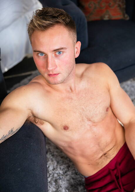 American muscular Daniel Evans and hunky guy Matthew Cooper love each other