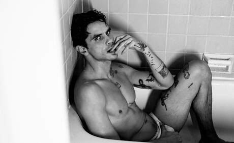 漂亮的美國帥哥Lane Colten和硬漢Xtian Mingle在浴室裡享受了一場精彩的肛交