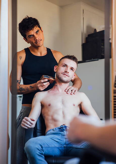 Les beaux mecs américains, le minet chaud Lane Colten et le dur à cuire Xtian Mingle ont une bonne relation sexuelle anale dans la salle de bain