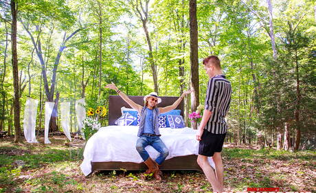 American young boy Avery Jones and canadian hot twink Leo Louis fuck ass after blowjob outdoor