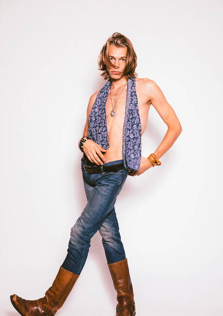 American young boy Avery Jones and canadian hot twink Leo Louis fuck ass after blowjob outdoor