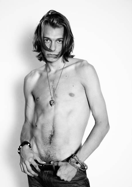 American young boy Avery Jones and canadian hot twink Leo Louis fuck ass after blowjob outdoor