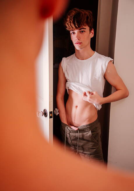 Hot american dudes muscular Daniel Evans and pretty boy Tannor Reed have a good anal sex outdoor