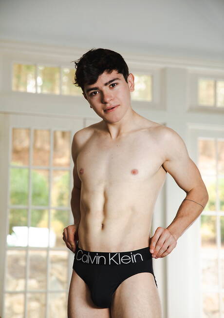 Der gut gebaute Latino Alex Gonzalez und der harte Amerikaner Tristan Hunter haben Analsex