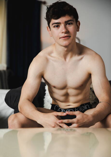 Der gut gebaute Latino Alex Gonzalez und der harte Amerikaner Tristan Hunter haben Analsex