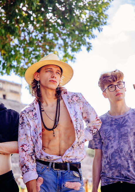 American young dude Leo Grand and canadian hot twink Leo Louis in hot ass bang outside