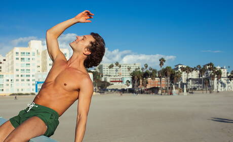 Sexy americans, young Austin Avery and twink Zeke Wood shows a beautiful body in bathroom