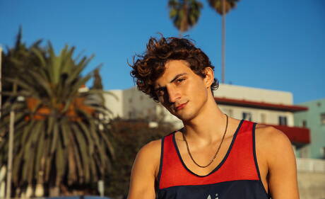 Sexy americans, young Austin Avery and twink Zeke Wood shows a beautiful body in bathroom