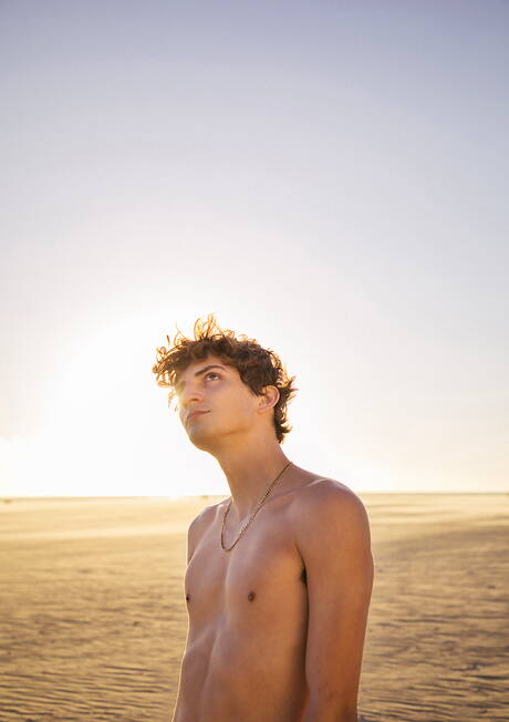 Sexy americans, young Austin Avery and twink Zeke Wood shows a beautiful body in bathroom