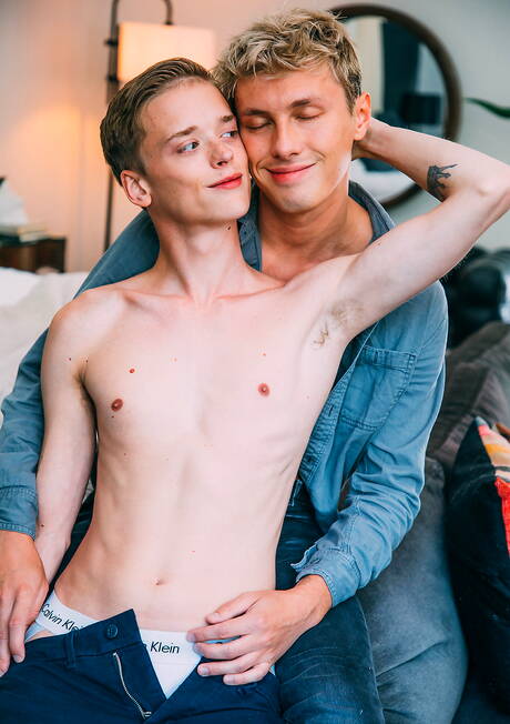 Los guapos estadounidenses Blake Dyson y Zach Astor se follan entre sí