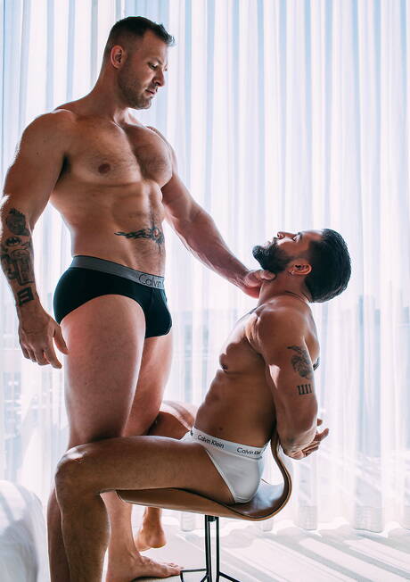 兩個美國帥哥奧斯汀沃爾夫和肌肉發達的布洛克班克斯進行了一場精彩的肛交