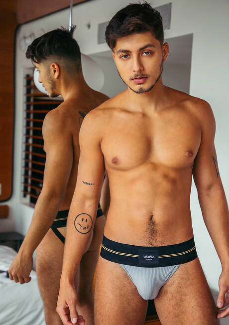 Heiße amerikanische Jungs, der junge Angel Rivera und der Bär Sharok lieben sich