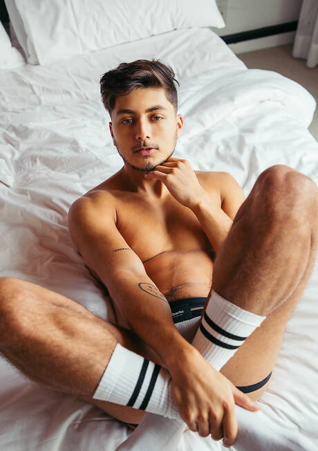 Heiße amerikanische Jungs, der junge Angel Rivera und der Bär Sharok lieben sich