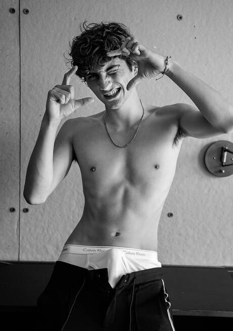 American stars pretty boy Tayte Hanson and pretty boy Zeke Wood have anal sex