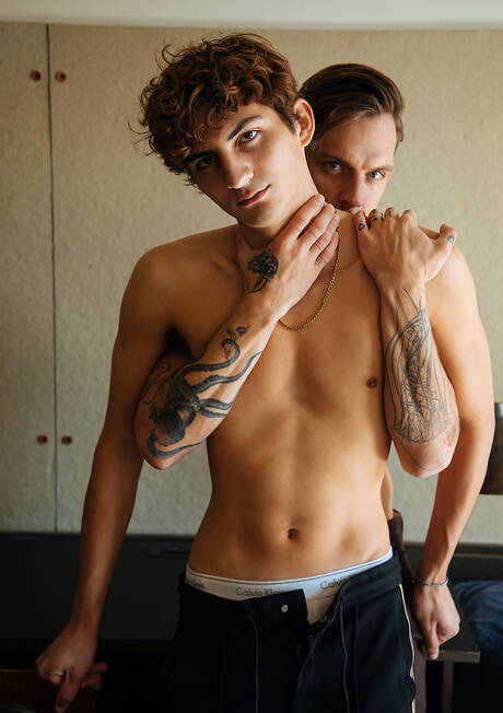 Die amerikanischen Stars Tayte Hanson und Zeke Wood haben Analsex