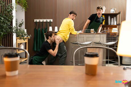 好美國哥們年輕小夥Joey Mills和帥哥Sam Ledger互相幹了起來