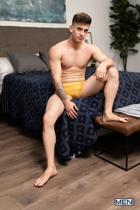 Dom King, Trevor Brooks e Michael Vente, giovani e maturi gay che cavalcano un cazzo