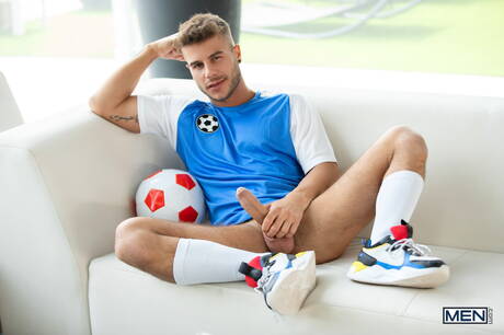 Men.com: Spanish tough guy Allen King and canadian strong bull Malik Delgaty fuck after blowjob