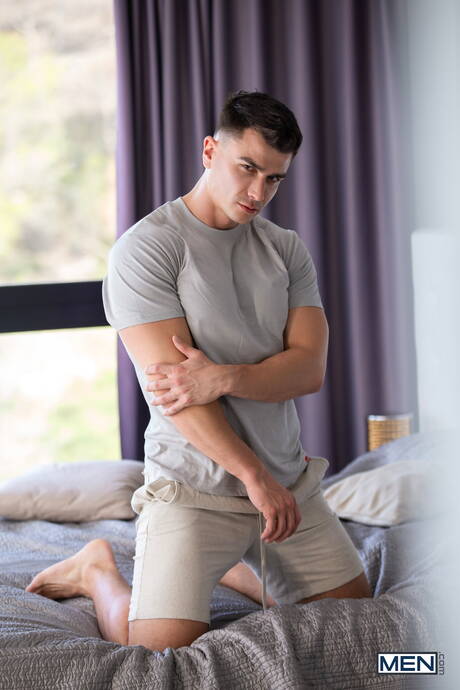 Men: Hot young boys Joey Mills,Dean Young and Mister Deep Voice sucking big cock and getting anal