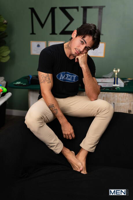 Men: Sexy boys Ashton Summers, Trevor Brooks and Michael Vente in hot threesome ass bang