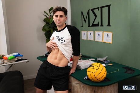 Sexy boys Ashton Summers, Trevor Brooks and Michael Vente in hot threesome ass bang