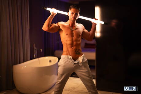 Los sexys estadounidenses, el supersemental Roman Todd y el oso gay Alpha Wolfe se follan mutuamente en la ducha