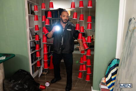 O durão negro Dillon Diaz e Kyle fodem a bunda depois de uma chupada interracial