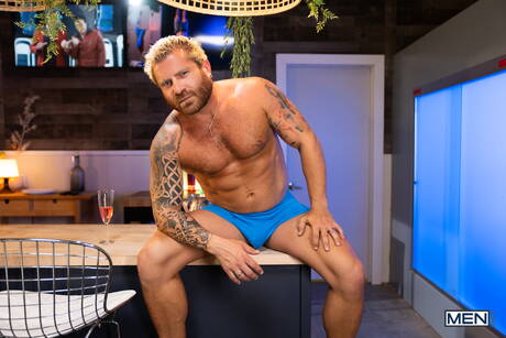 Hot americans, hairy bear Riley Mitchel and bull Nick Cranston fuck after blowjob