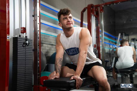 Nette amerikanische Jungs Strongman Trevor Brooks und Bull Matthew Ellis haben eine heiße Paarszene