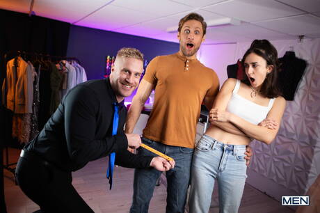 アメリカの筋肉質なドム・キングとマテオ・トーマスが熱いカップルセックスをする